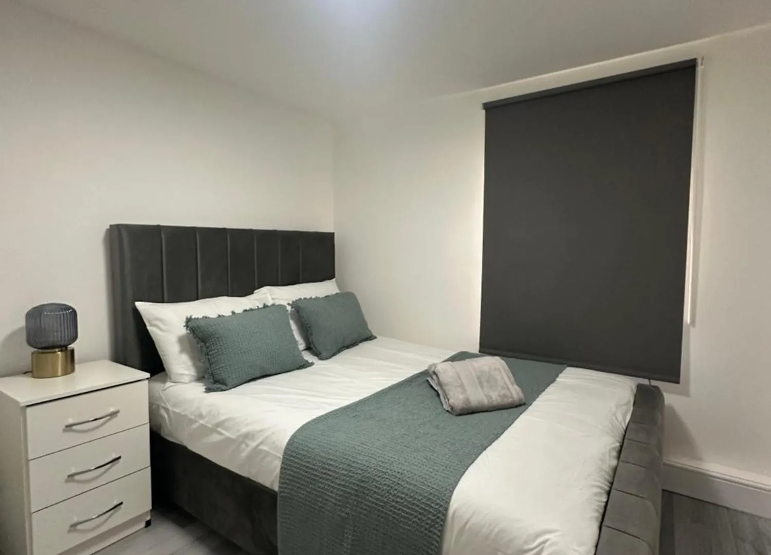 Luxury 2 Bedroom Apartment In Central London contacts